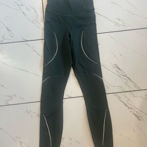 Lululemon Dark Green Leggings with White Accents size 0